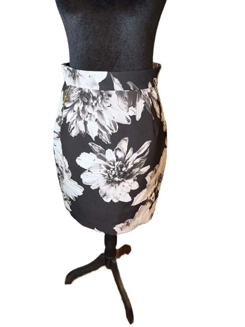H&M Black and White Floral Pencil Skirt with Gold Zippers